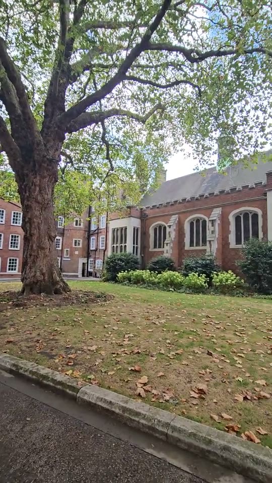 Lincoln's Inn Chapel and its courtyard